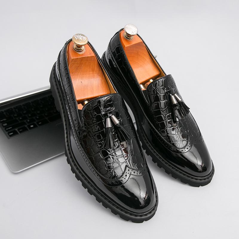 Fashion Retro Men Fringed Shoes Men One-foot Light Comfortable Fashionable Leather Shoes Business Travel Shoes Size 38-48 Men Shoes