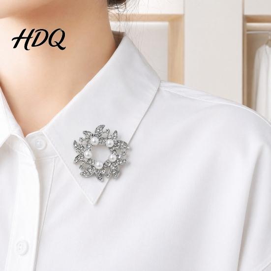 Lapel Pin Brooch Pin Faux Pearl Wreath Design with Rhinestones Inlaid Circular Flower Leaf Garland for Coats Shirts Bags Accessories Metal