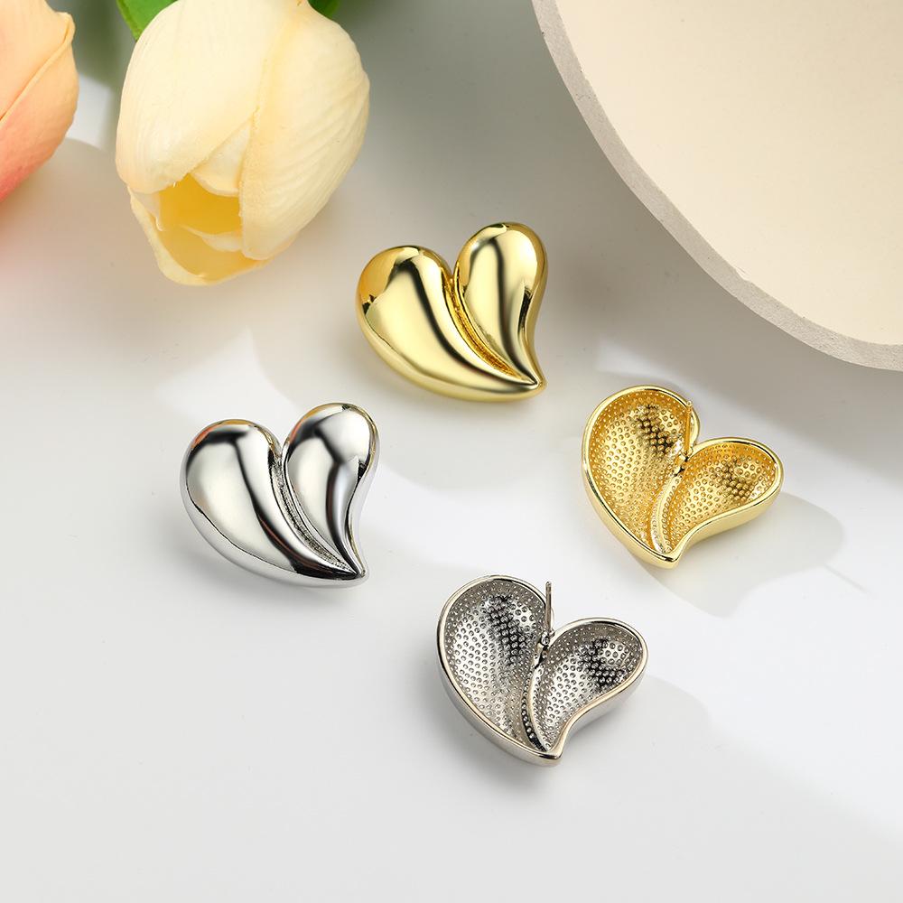 Exaggerated Personality, Fashionable Copper Plated Golden Face, Peach Heart Earrings, Women's Accessories, Asymmetrical Heart-shaped Earrings
