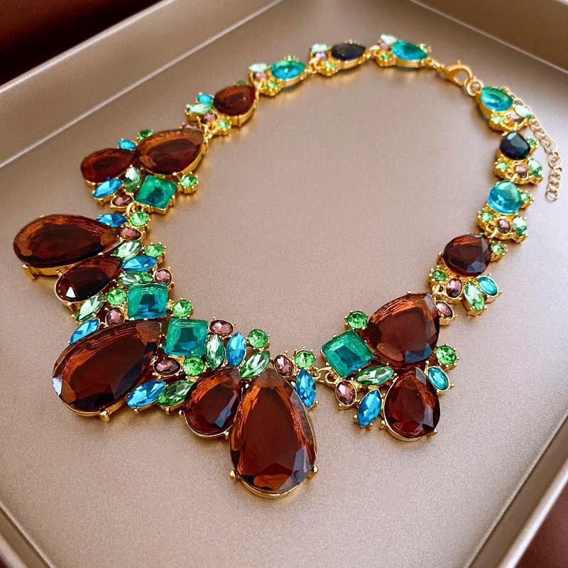 Französisches Gericht Strass-Wassertropfen Schmuckset: Luxuriöses Halsketten- und Ohrring-Set für Damen