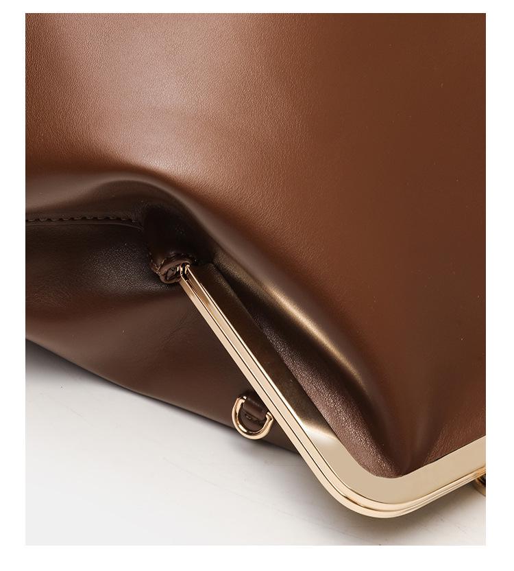 Trendy Large Capacity Women's Clasp Handbag - Versatile and Stylish Single Shoulder Bag