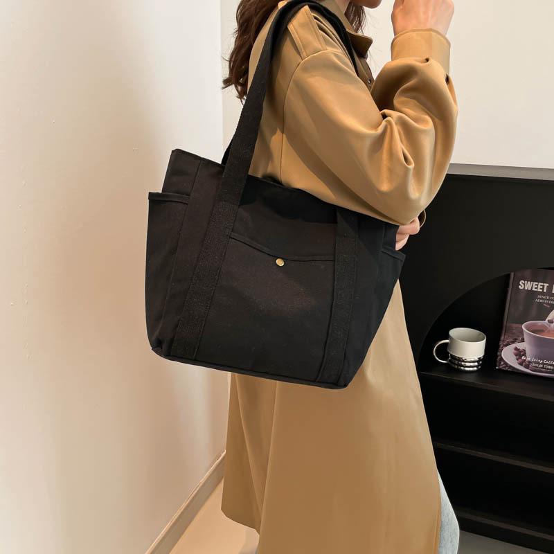 Highquality Tote Canvas Bag Chic Design Perfect For Daily Commute Travel And
