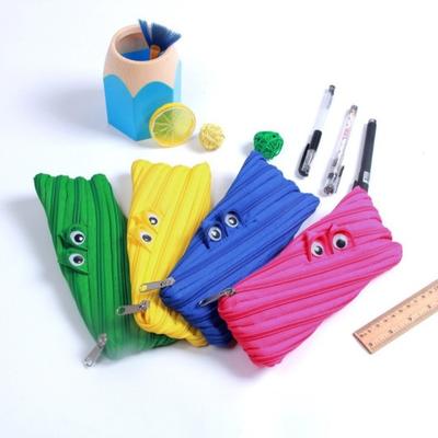 Astuccio Grande Capacità Forma Cartone Animato Una Cerniera Porta Cancelleria Multifunzionale Organizer per Materiale Scolastico