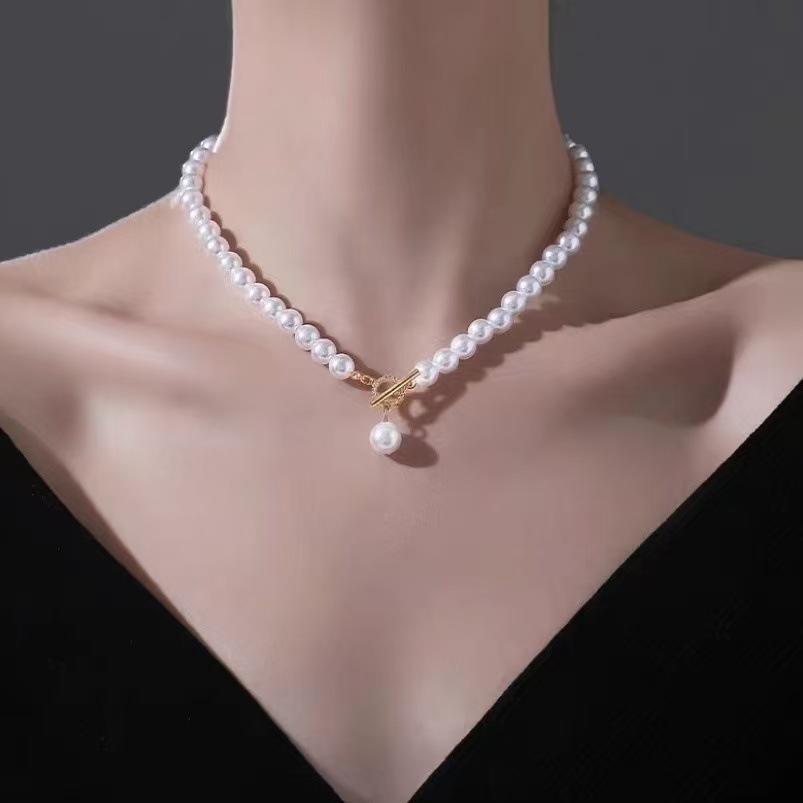 Fashion temperament pearl pendant necklace women's niche design high-end collarbone chain new temperament neck chain