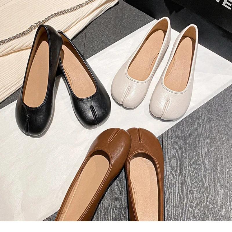 Split Toe Flat Shoes Woman Casual Tabi Ninja Flats Soft Leather Slip On Woman Trotters Moccasins Slippers Soft Bottom Loafers