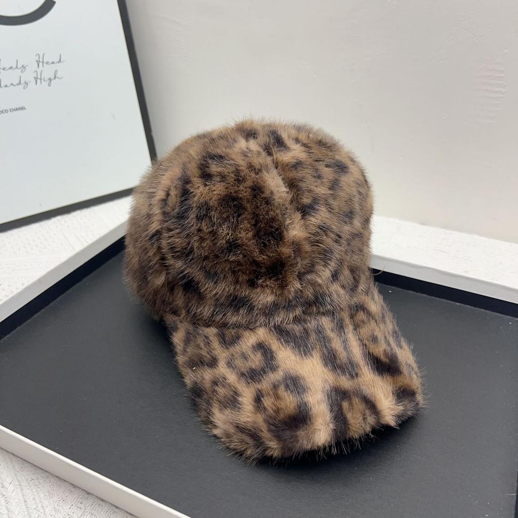 Leopard Baseball Cap Winter Hats for Women Plush Faux Fur Thickened Keep Warm Caps Women Outdoor Windproof Sunshade Vintage New