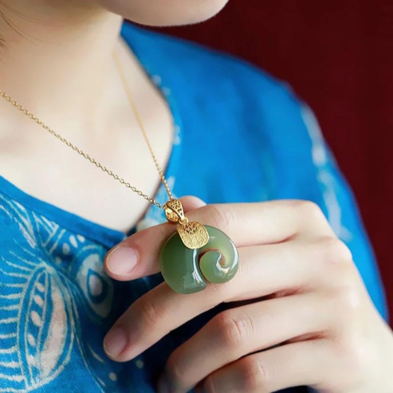 Small Elephant Necklace for Women, Ethnic Style Attracts Wealth and Auspicious Elephant Pendant, Temperament Clavicle Chain.