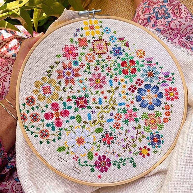 A Flower a Day Cross Stitch Kit for Beginners Friendily, Bloom a Day Cross Stitch Set, Embroidery Needlepoint Patterns DIY Floral Embroidery Kit