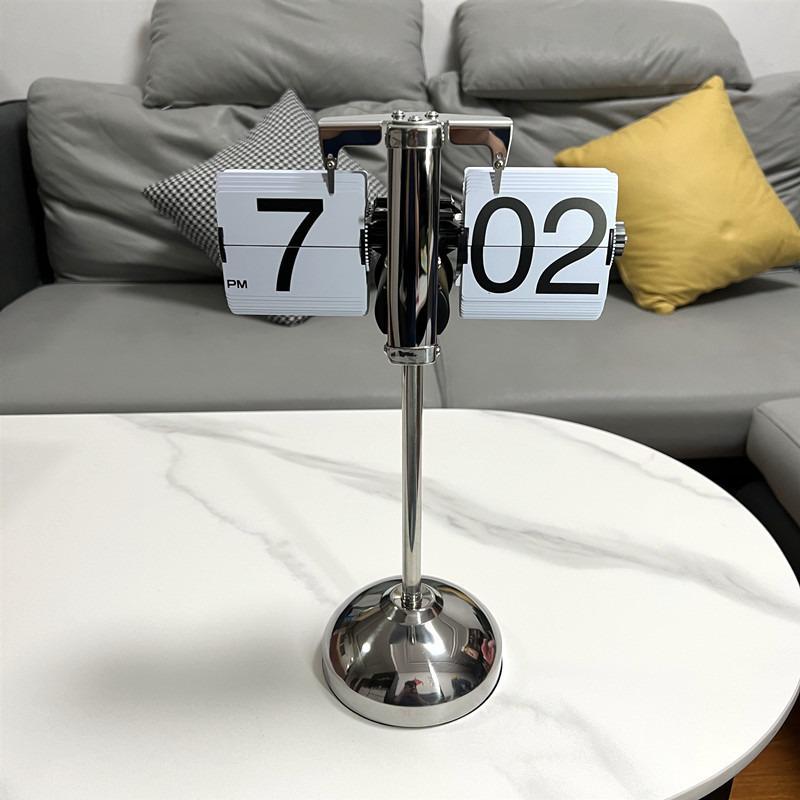 MiaoKe Retro Automatic Walnut Flip Clock: Simple Desktop Decor