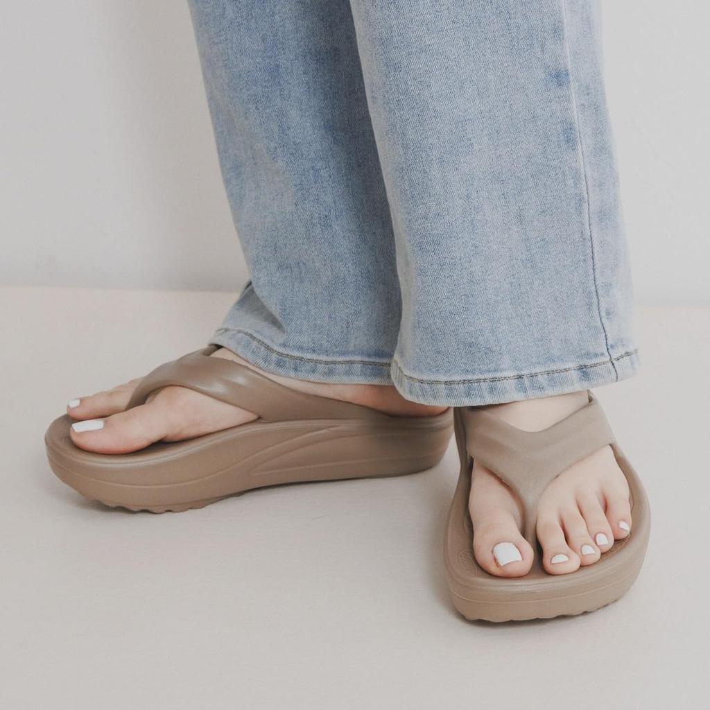 Himiko NICAL Recovery Thong Sandals, 554209 Brown LL