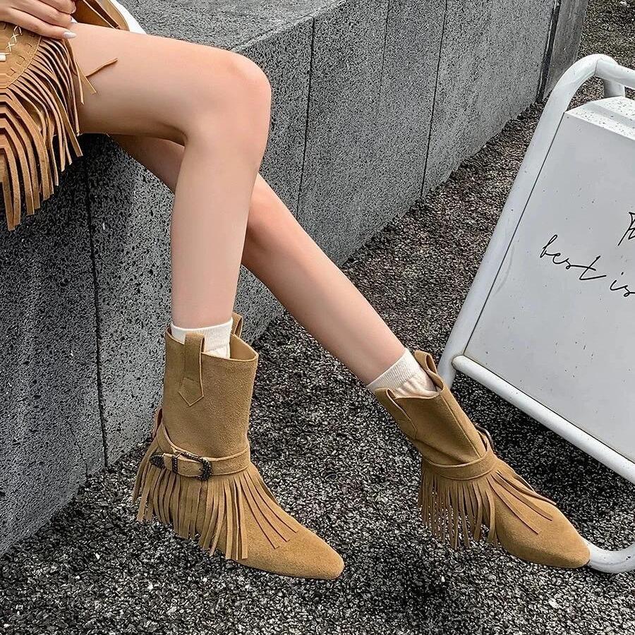 Niche two-wear design sense fringed pointed Martin boots western cow boots women's autumn and winter mid-boots flat-bottomed short boots
