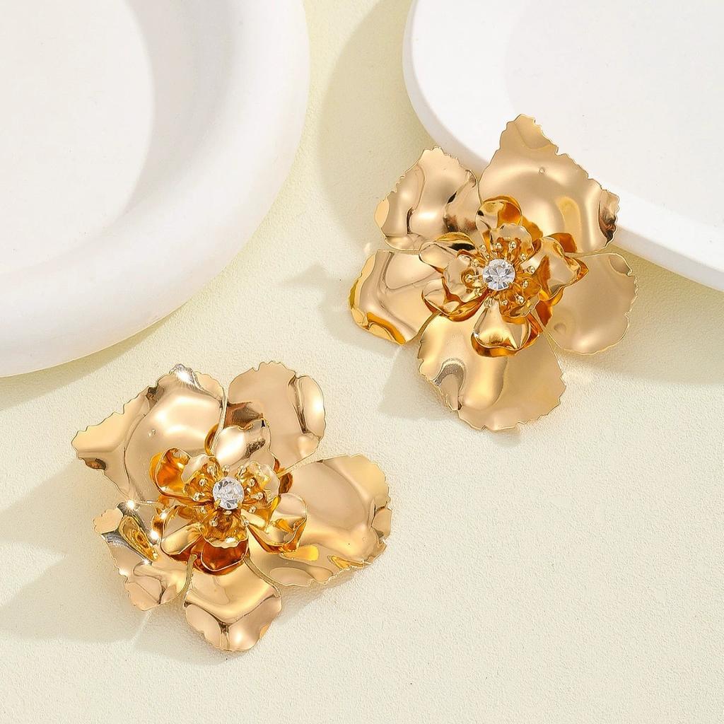 European and American new design fashion flower earrings European and American retro earrings inlaid with pearls exaggerated temperament personality
