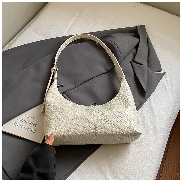 

Retro soft-faced tote bag women s 2025 autumn new casual foreign-style shoulder bag texture large-capacity commuter bag