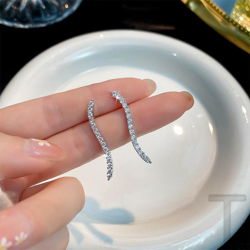 

Wave Stud Earrings Women s Small Micro-inlaid Zircon Earrings Fashion Personality Light Luxury Ear Jewelry for Girlfriends