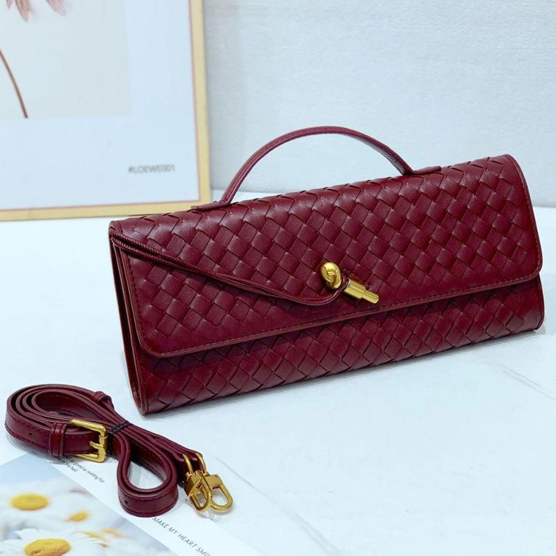 Niche High-end Woven Shoulder Baguette Bag Fashionable and Exquisite Horizontal Hand-held Dinner Bag Versatile Women's Messenger Bag