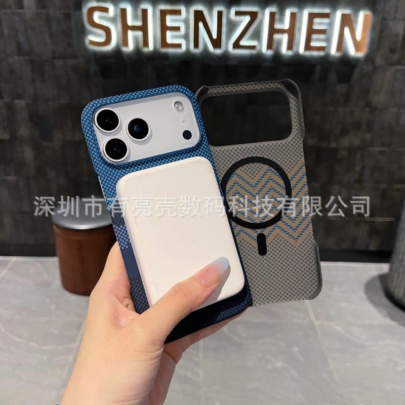 Applicable to iPhone17Pro mobile phone case half pack carbon fiber magnetic suction Apple 16Pro Kevlar pattern PC water sticker case