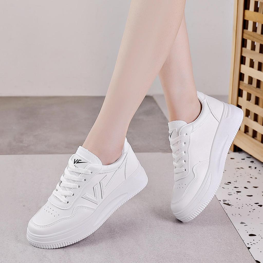 2024 Spring Korean Style Women's Thick Sole Platform White Shoes - Trendy, Breathable, Height-Increasing Casual Shoes for Students