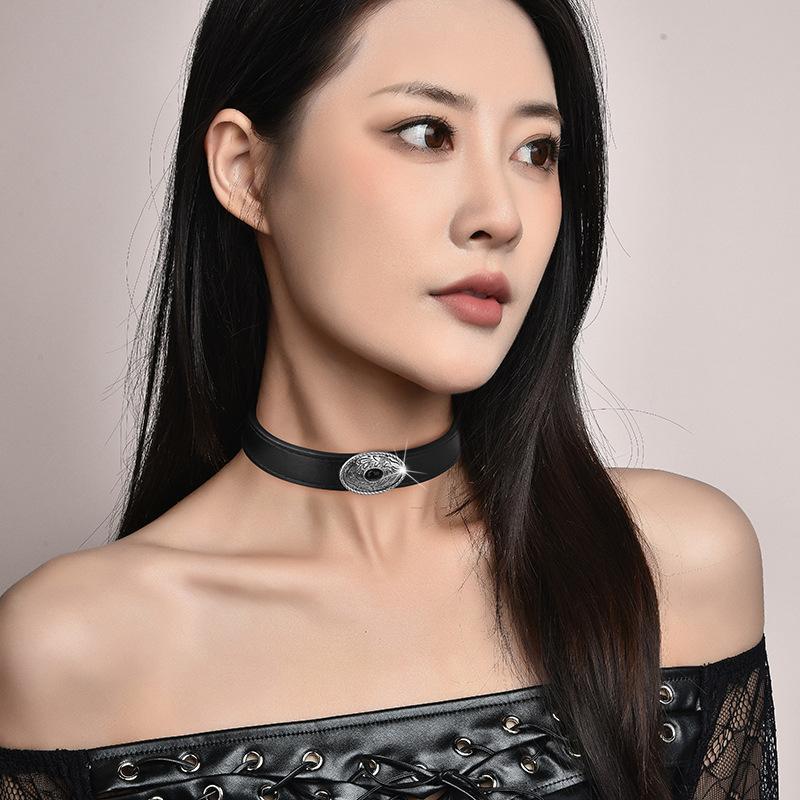Tibetan Retro Leather Heart Choker Necklace
