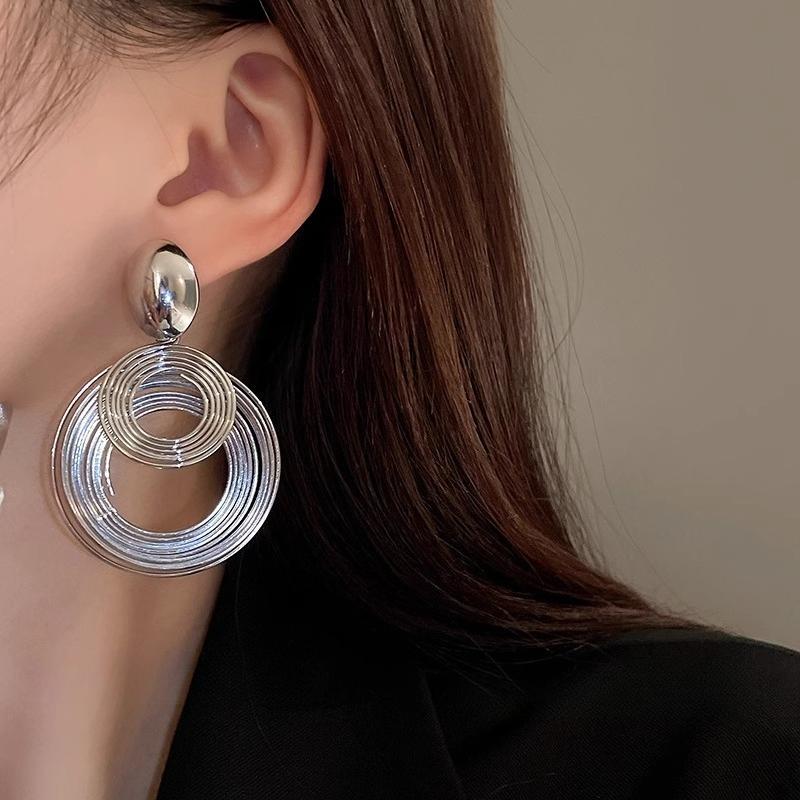 Retro High-end Personality Fashion Circle Earrings Exaggerated Style Personality Fashion Earrings