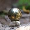 Crocon Goldener Pyrit Kristallkugel mit Metallständer Edelsteinkugel Heilkugel Skulptur Figur Für Feng Shui Wahrsagerei Wohndekor Foto