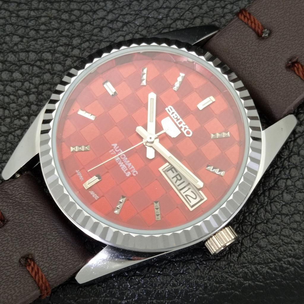 MENS VINTAGE REFURBISHED SEIKO 5 AUTOMATIC JAPAN RED COLOR DIAL WATCH a440347-4 Sk-a440347