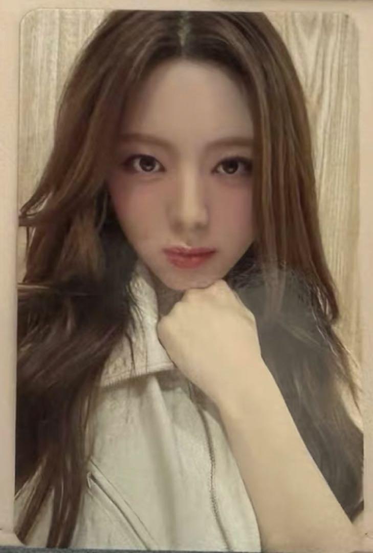 

[USED] itzy GOLD makestar China Shanghai Winner Exclusive Trading Card Yuna