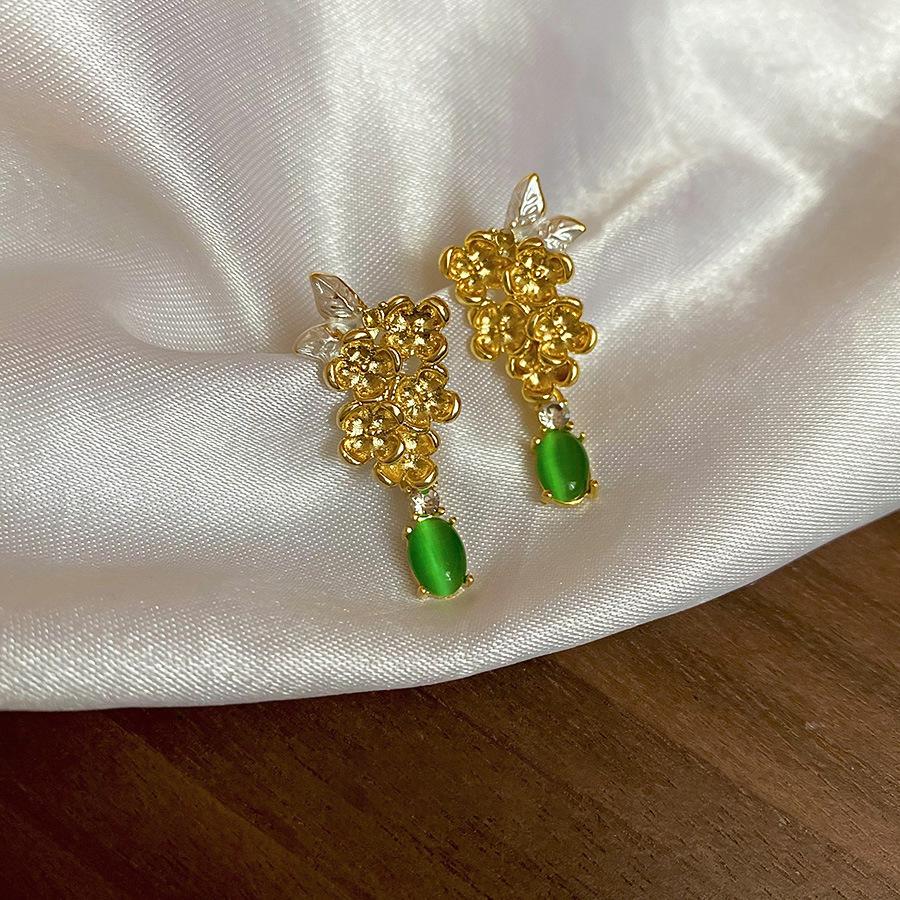 Flower pendant earrings light luxury high sense fashion exquisite stud earrings versatile temperament earrings women