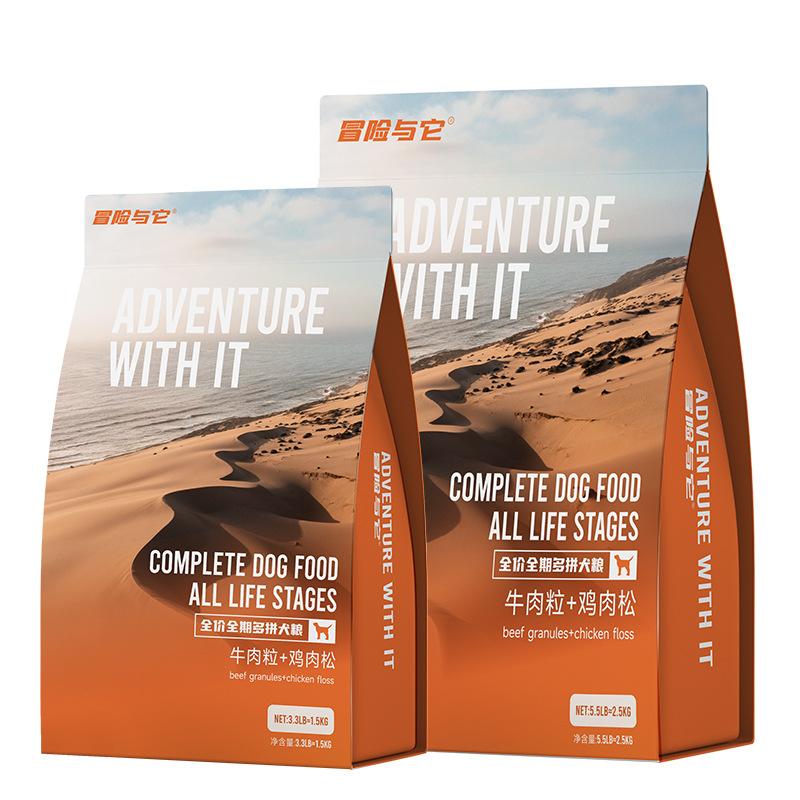 Hrana pentru câini este făcută prin amestecarea fulgilor de carne și a cărnii de vită tocată într-un aliment universal fără cereale pentru căței.