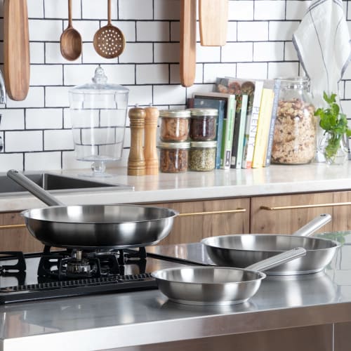 Endo Shoji TKG Frying Pan, 24cm, Outer Diameter x Depth (mm): 260 x 45, Bottom Diameter (mm): 184. Suitable for induction and gas stovetops. Features