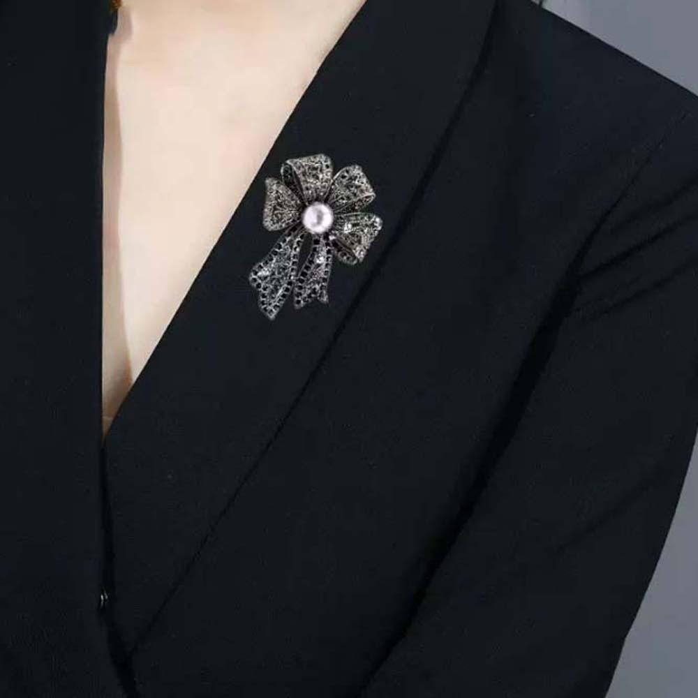 Vintage Fully-rhinestone Pin Corsage Ornament Black Brooch Exquisite Bow Brooch  Women
