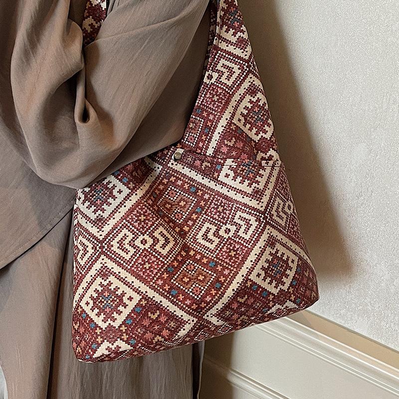 Large-capacity Ethnic Commuting Bag, Fashionable Single-shoulder Bag, and Niche Tote Bag for Classes