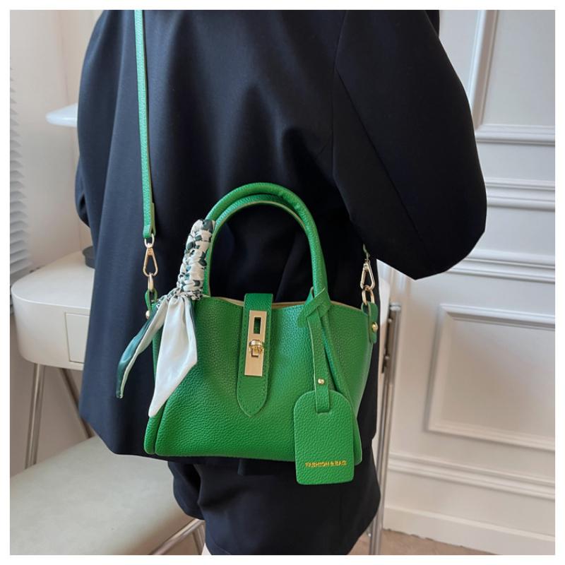 Spring New High Quality Women's Shoulder Bag Trendy Autumn Winter Vegetable Basket Ladies Small Fragrance Crossbody Bag Fashion Buckle Bucket Bag