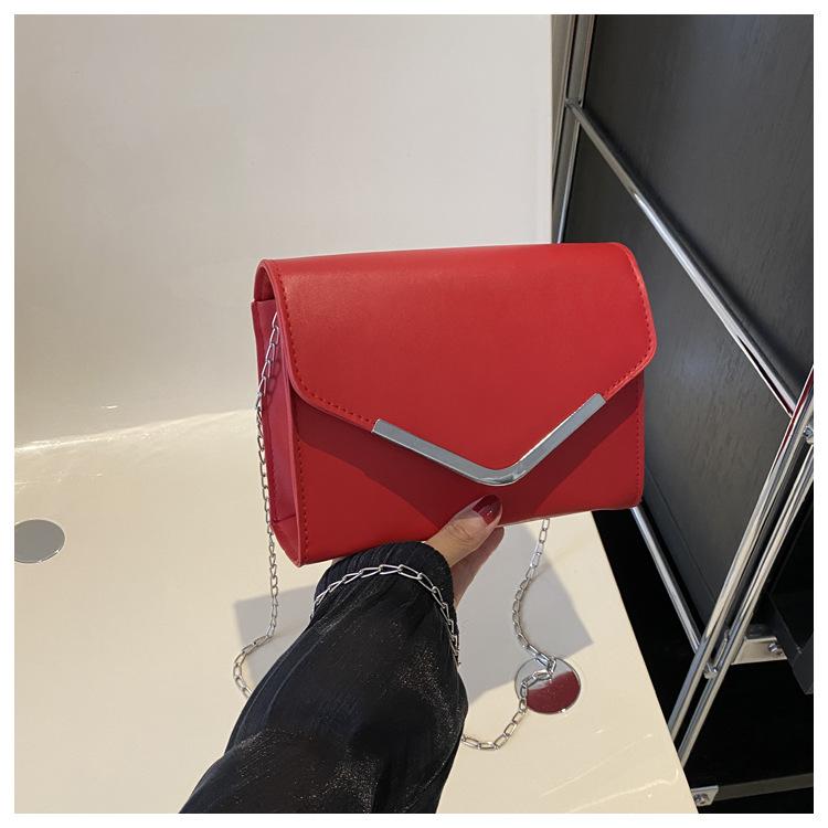 New 2025 Autumn and Winter New Retro Simple Fashion Casual Sense V-shaped Hardware Chain Single Shoulder Oblique Span Small Square Bag