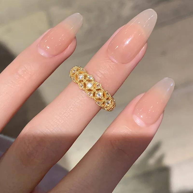 New in Pineapple design Full Diamond Ring High Quality Design Light Luxury Fashion Trend Ring Hollow out Shining Jewelry Gift