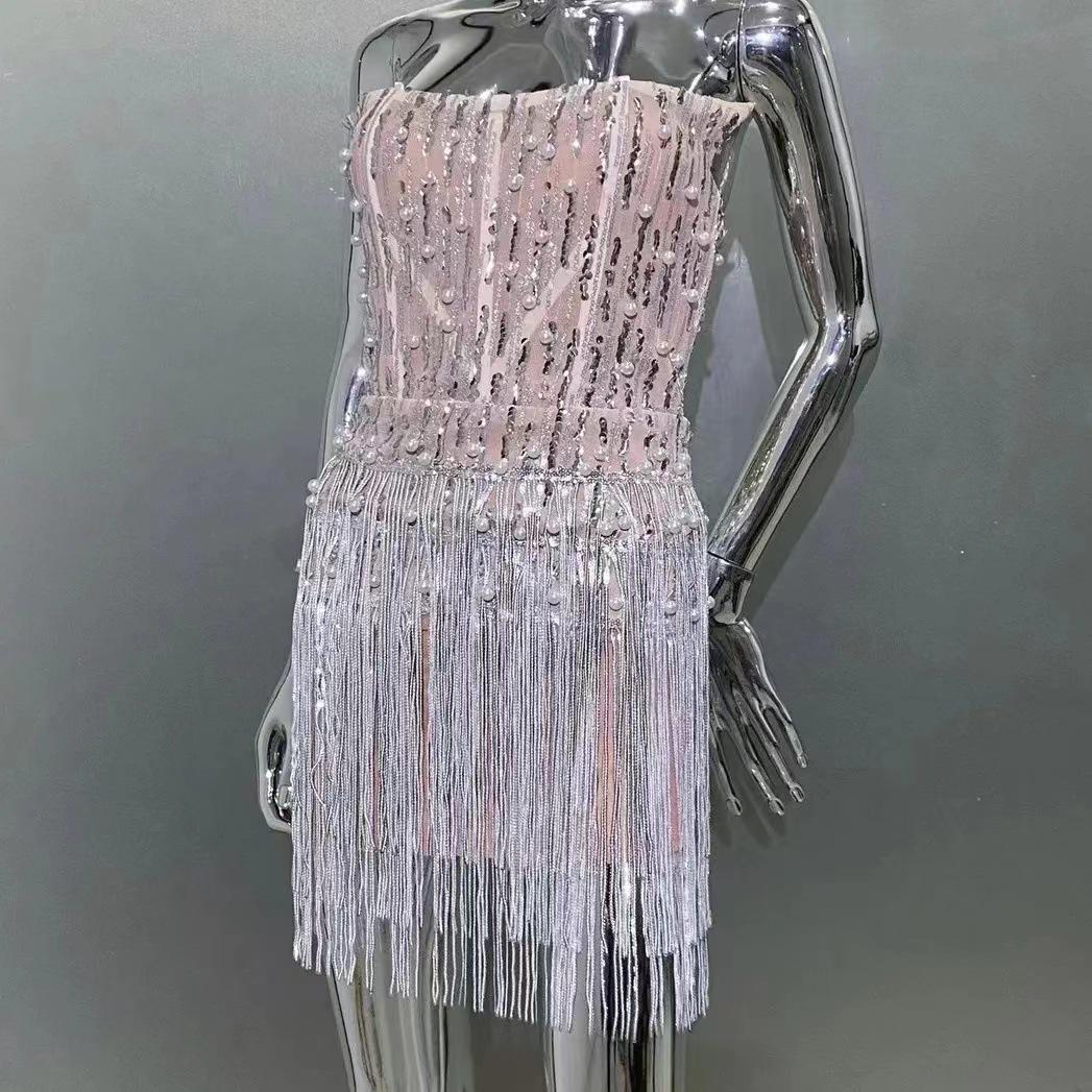 

Изысканное платье-труба с серебряными пайетками и кисточками, расшитое бисером - роскошная одежда для вечеринок и банкетов M серебряный