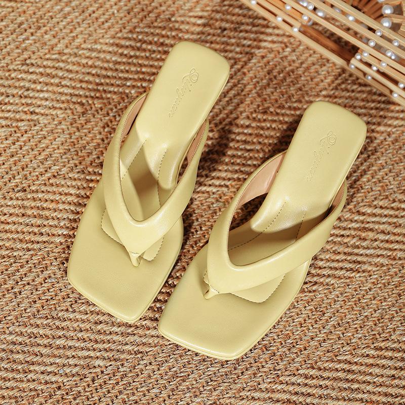 

Шлепанцы на высоком каблуке женские летние для улицы модные новые сандалии с открытым носком квадратный носок маленький каблук крутые шлепанцы 40 жёлтый