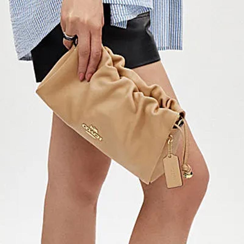 Coach Faye 26 Logo Drawstring Magnetic Closure Leather Cloud Bag Women Handbags Brown Yellow CV529-IMTN2
