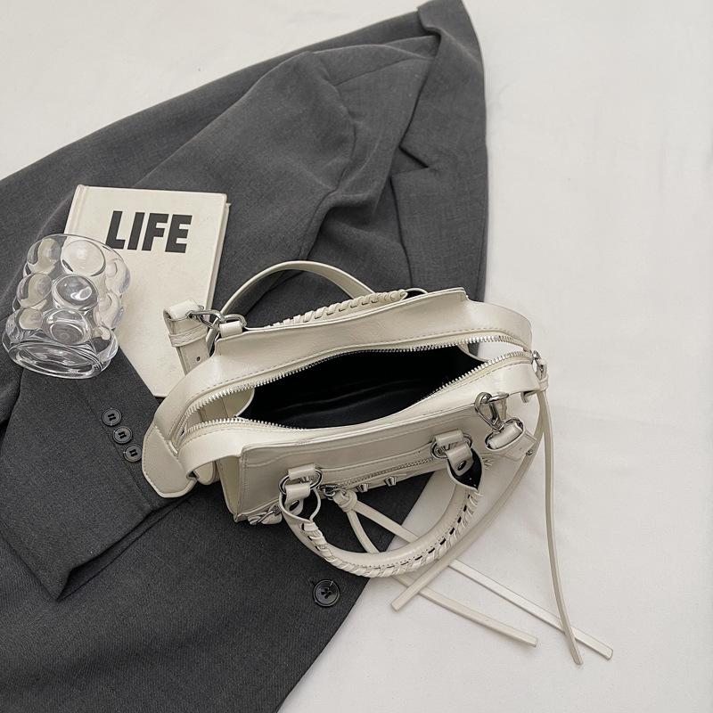New high-end fashion rivet bull nose locomotive bag portable shoulder crossbody trendy women's bag