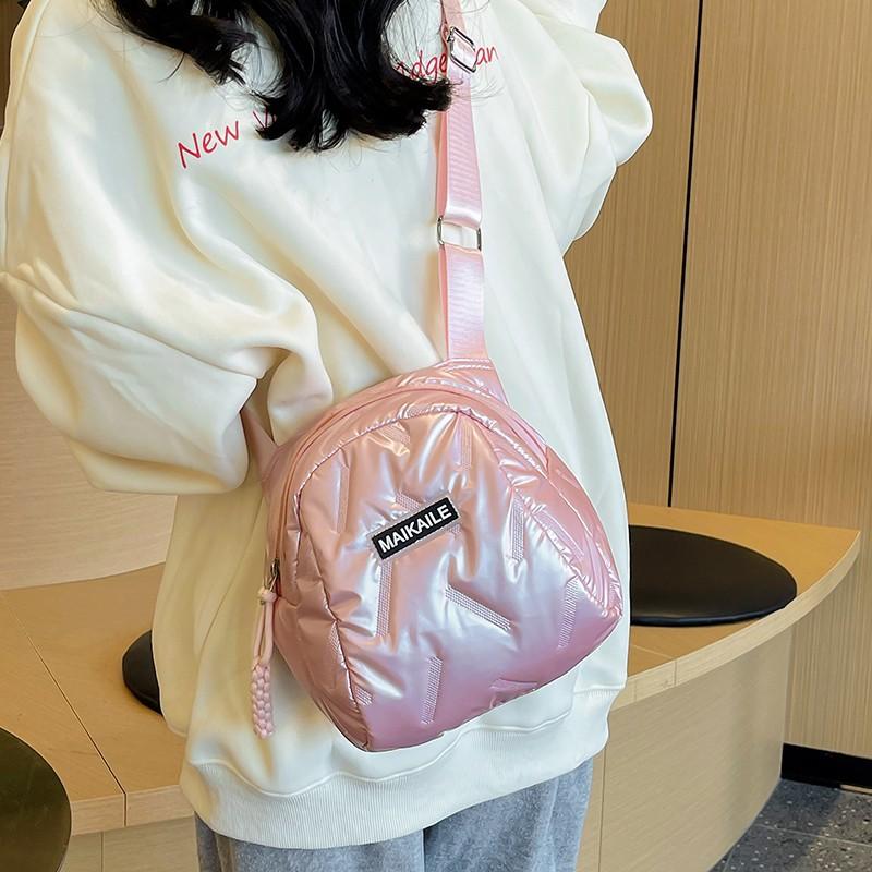 

This year s popular bag women s 2025 new trendy autumn and winter casual down oblique span bag versatile and explosive super fire shell bag 22*18*10 розовый
