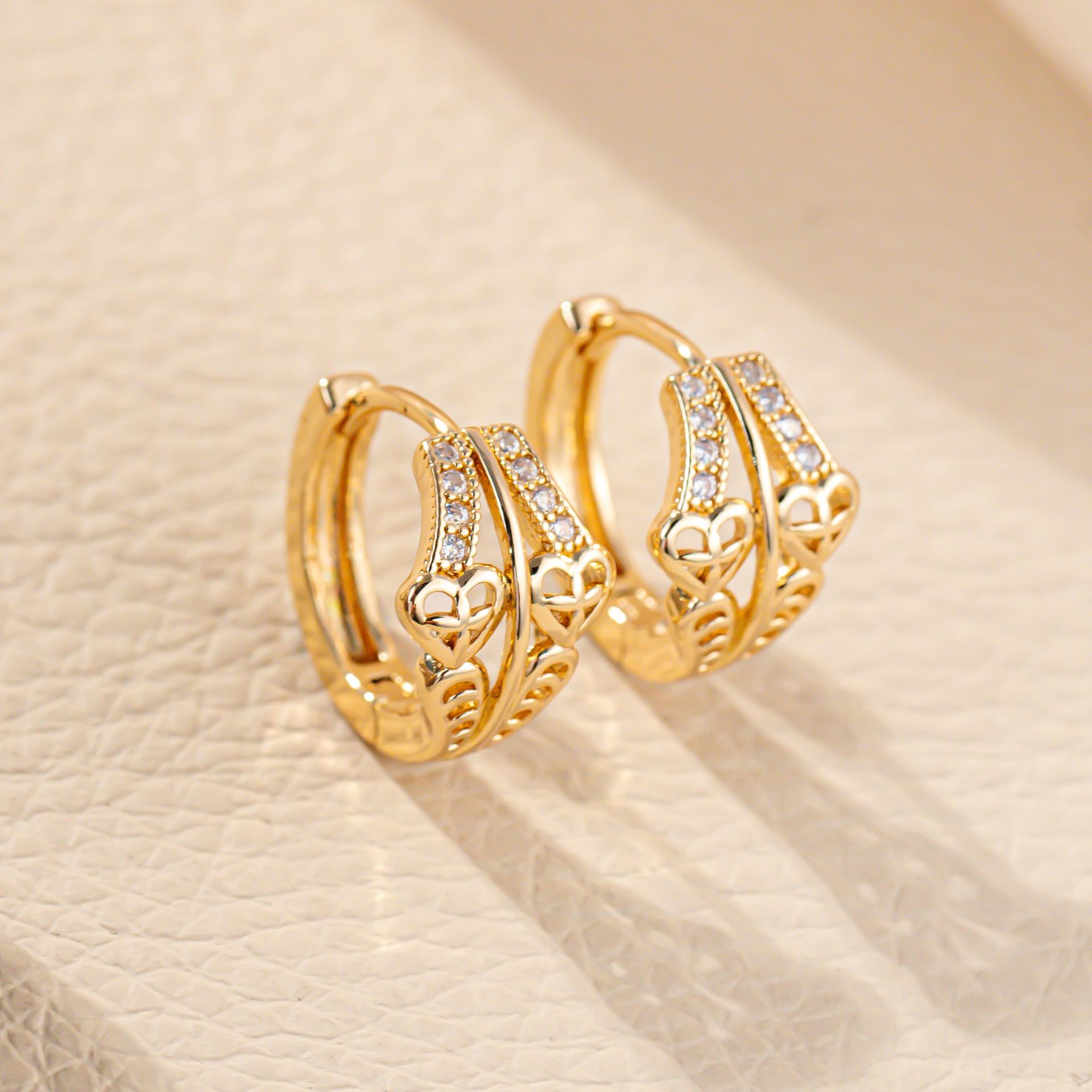 2024 Elegant Heart-shaped Earrings: High-end, Versatile Fashion for Women