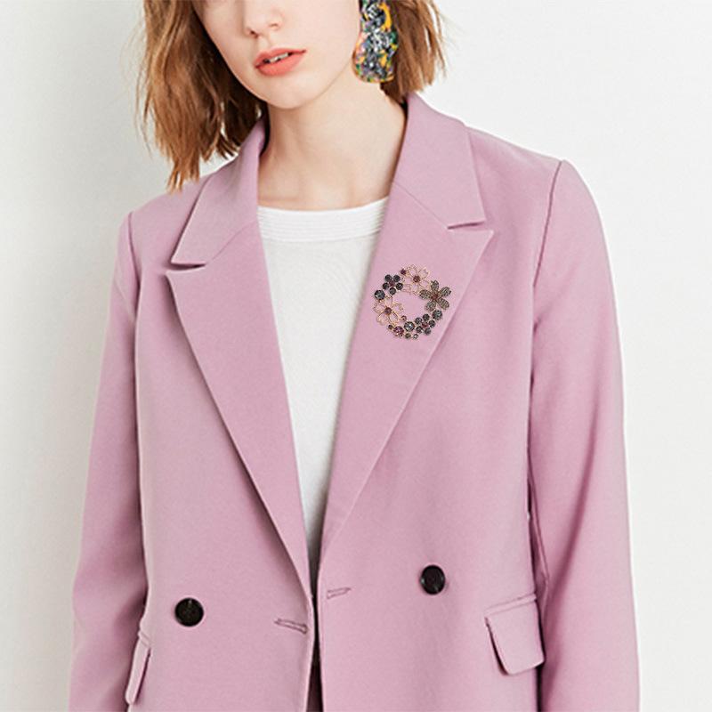 Fashion Exquisite Crystal Rhinestone Flower Brooches For Women Clothing Coat Jewelry Accessries Gifts