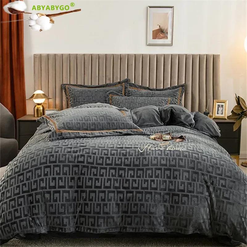 Bedding Set Luxury Winter Double Sided Milk Velvet Duvet Cover Bed Sheets Pillowcase Set Bed Linen Bedding Bedroom Comforter Set