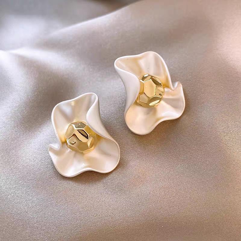 Luxurious Matte Petal Earrings: Unique Niche Style for Women, 2025 Trend