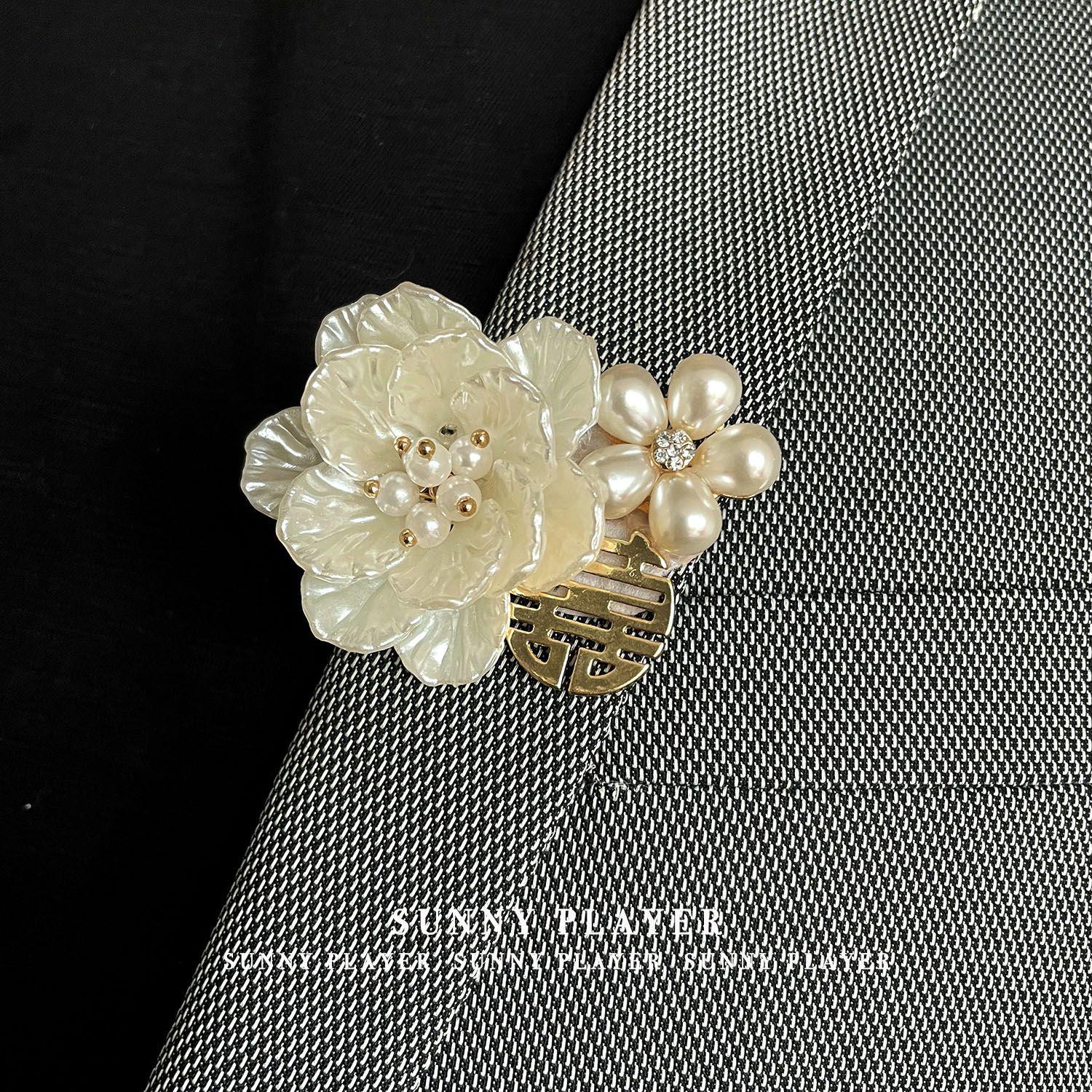 

Бутоньерка для подружки невесты: Браслет-цветок на запястье для сказочной свадьбы, белый сувенир с бесплатной доставкой