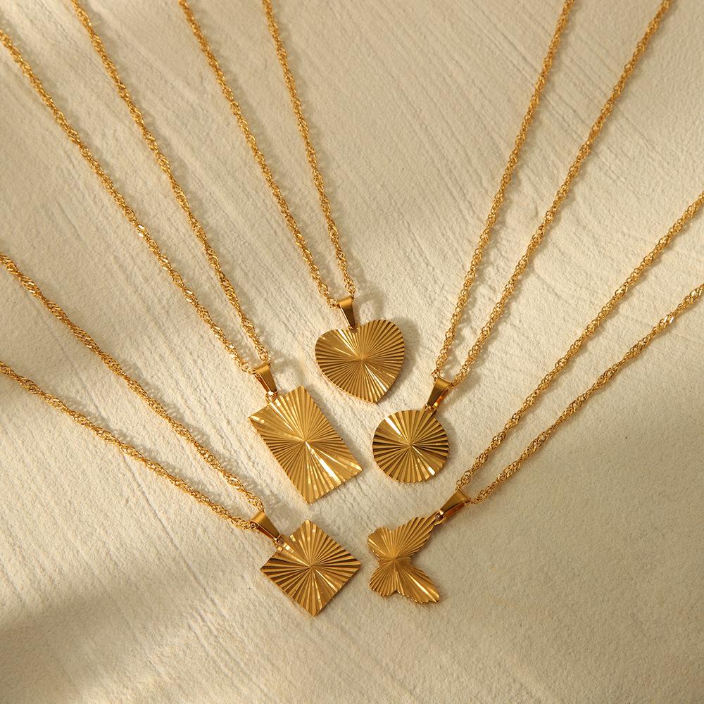 Instagram style design non-fading women's summer necklace split flower heart round titanium steel heart pendant