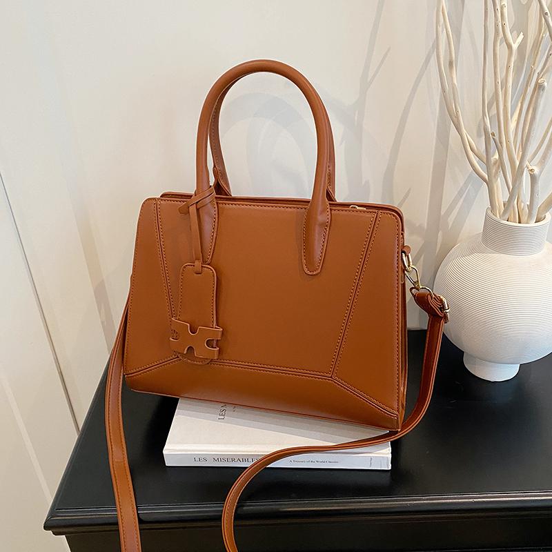 Casual Commuting Texture Handbag Autumn and Winter New Simple Korean Version Single Shoulder Armpit Bag Temperament Tote Bag