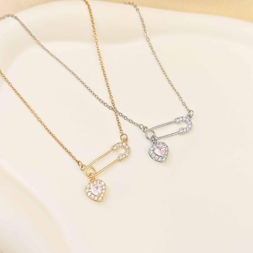 Women's Gold-Plated Copper Necklace: Luxury Fu Lu Pendant Clavicle Chain - Versatile Fashion Accessory