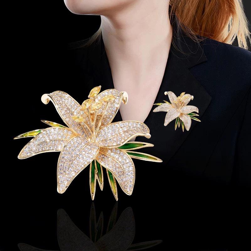 Elegant Diamond Lily Flower Brooch - High-End Versatile Lapel Pin Accessory