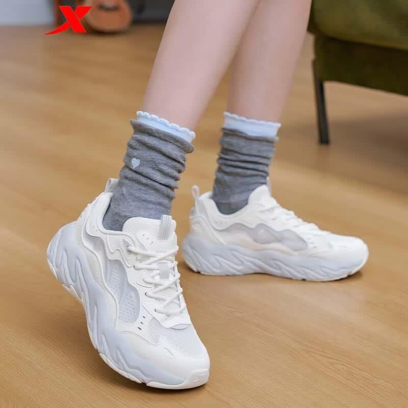 XTEP Women's Breathable Retro Sports Shoes