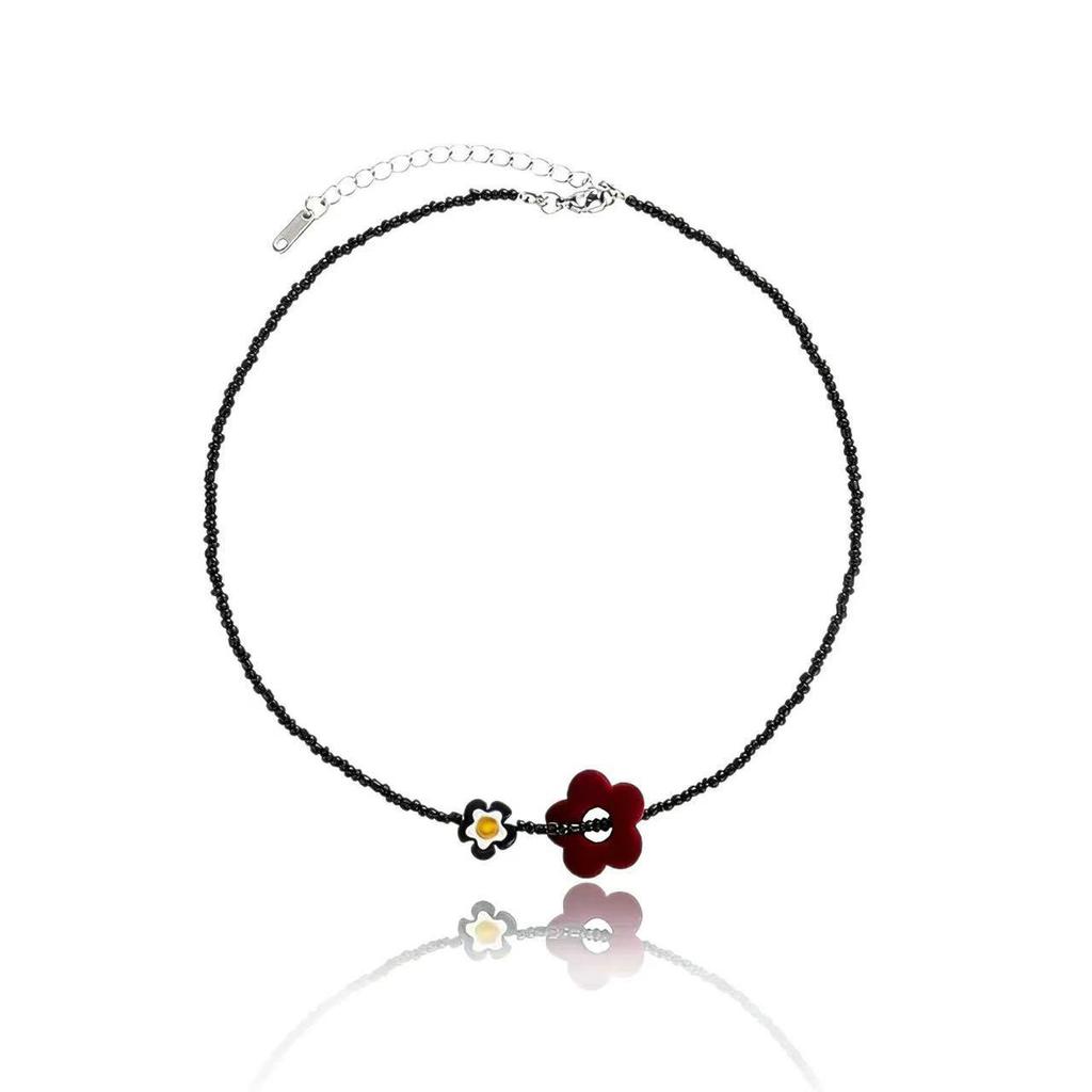 Jiang Yan Velvet & Agate Flower Beaded Necklace for Women - Japanese Korean Style, High-End Clavicle Chain.